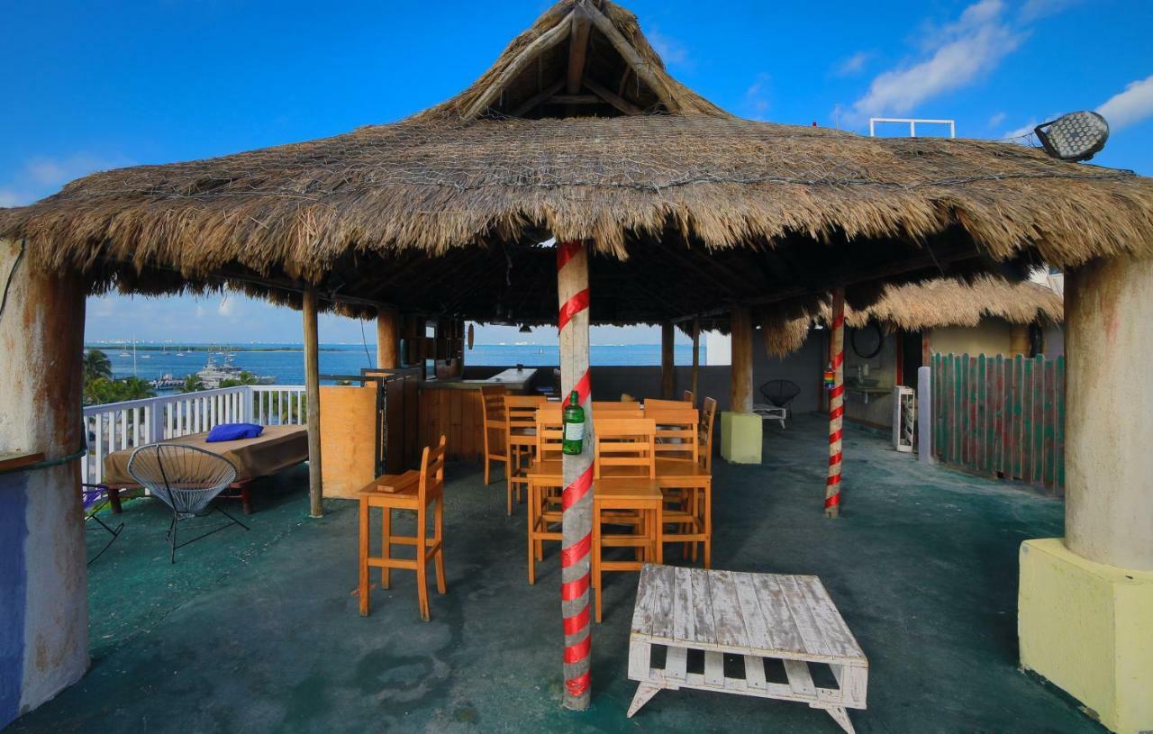 Hostal Les Trois Singes - Friendly Hostel *